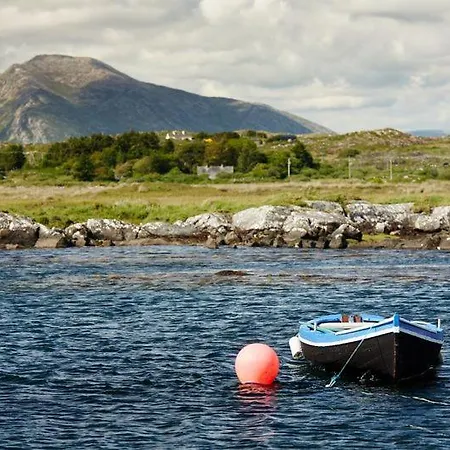 Glen Holiday Cottages, Clifden, County Galway - 3 Bedrooms Sleeps 5 *