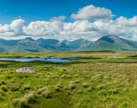Glen Holiday Cottages, Clifden, County Galway - 3 Bedrooms Sleeps 5