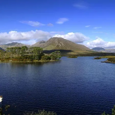 Glen Holiday Cottages, Clifden, County Galway - 3 Bedrooms Sleeps 5 *